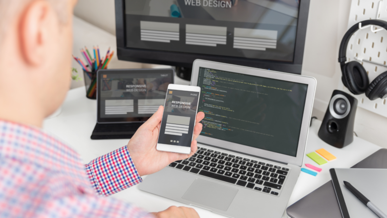Projektowanie responsywne w standardzie Google: Implementacja układów kanonicznych (Canonical Layouts) dla urządzeń wieloekranowych i składanych